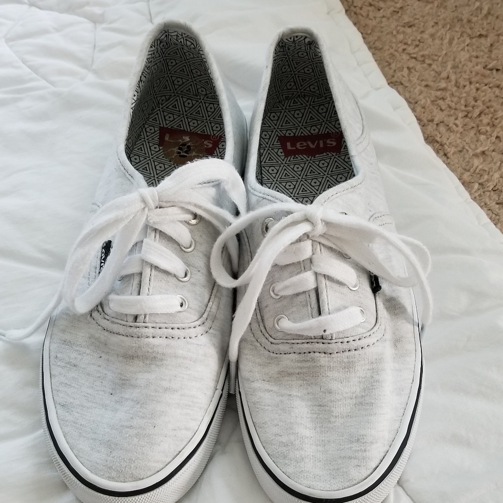 Levi's Women's Low-cut Lace Up Canvas Sneakers